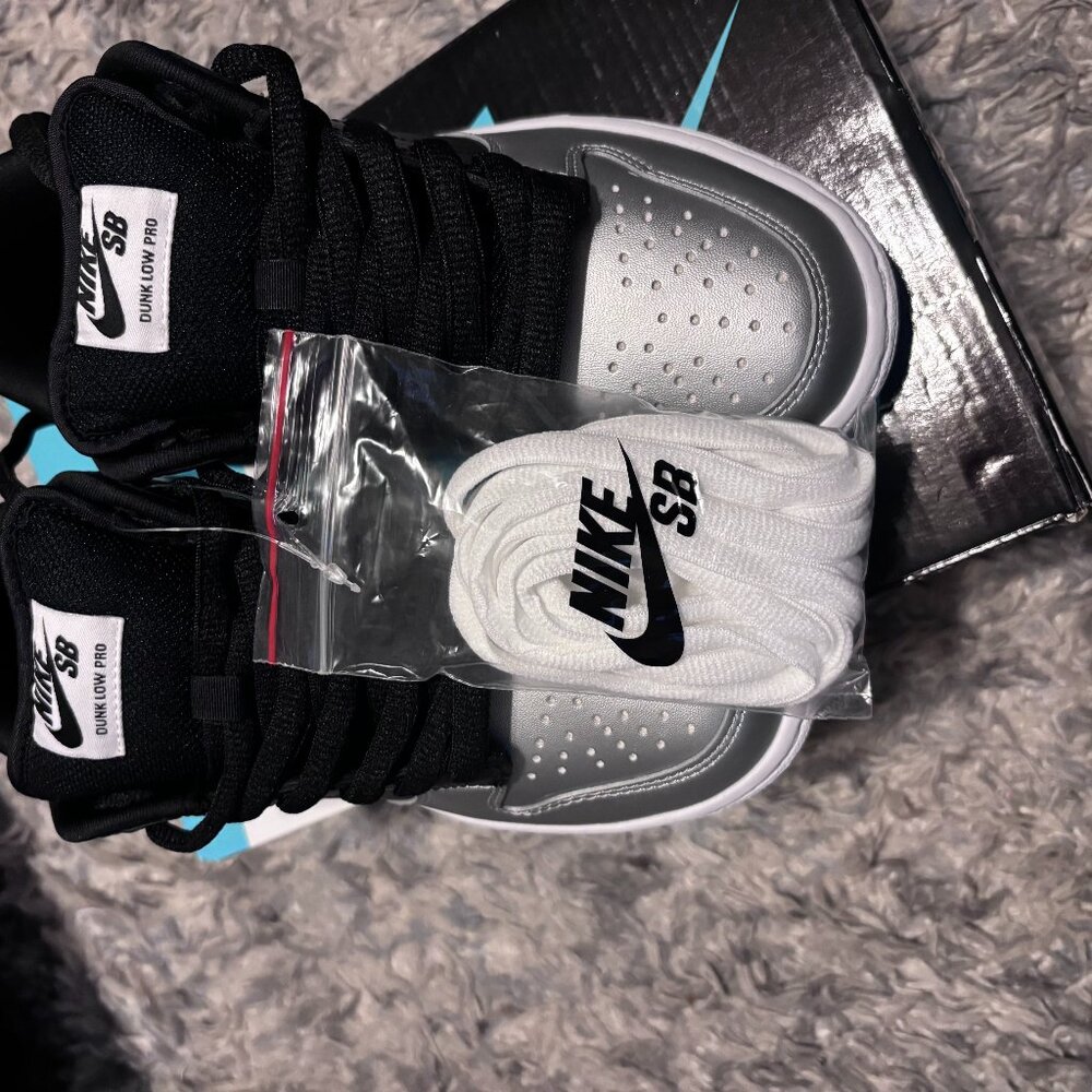 Size 4 - Supreme x Nike Dunk SB QS Low Metallic Silver